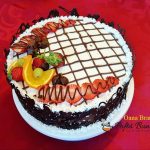 Tort de ciocolata si doua blaturi Tort de ciocolata si doua blaturi