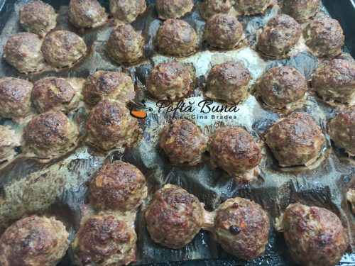 Chiftele marinate in sos de rosii cu piure de cartofi reteta gina bradea 20 500x375 - Chiftele marinate cu sos de rosii si piure de cartofi