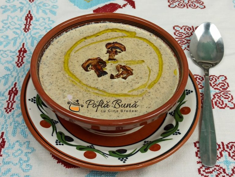 Supa crema de ciuperci - reteta de post sau cu smantana
