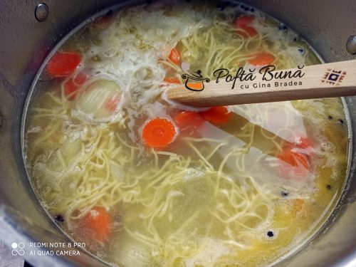 Supa de pui cu taitei de casa reteta de zeama traditionala Supa de pui cu taitei de casa reteta de zeama traditionala gina bradea 4 500x375 - Supa de pui cu taitei de casa reteta de zeama traditionala