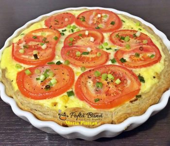 Tarta cu branzeturi, porumb si rosii