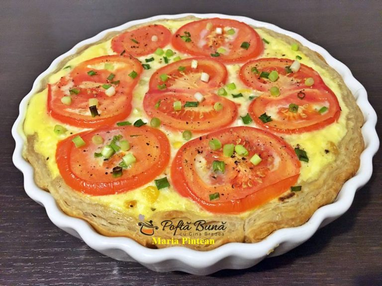 Tarta cu branzeturi, porumb si rosii