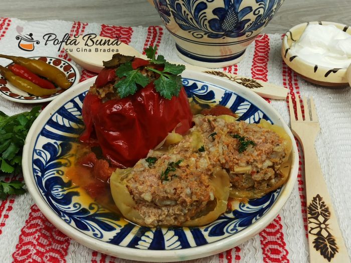 Ardei umpluti cu carne tocata si orez Ardei umpluti cu carne tocata si orez