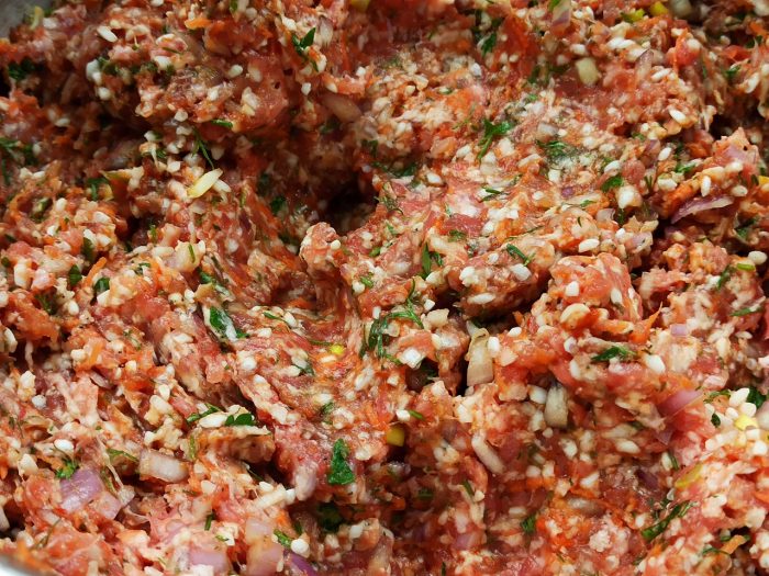 Ardei umpluti cu carne tocata si orez Ardei umpluti cu carne tocata si orez gina bradea 4 700x525 - Ardei umpluti cu carne tocata si orez