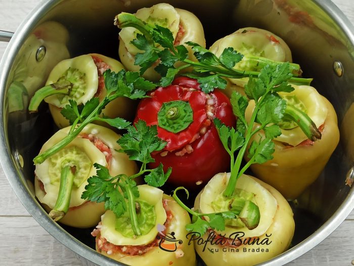 Ardei umpluti cu carne tocata si orez Ardei umpluti cu carne tocata si orez gina bradea 6 700x525 - Ardei umpluti cu carne tocata si orez