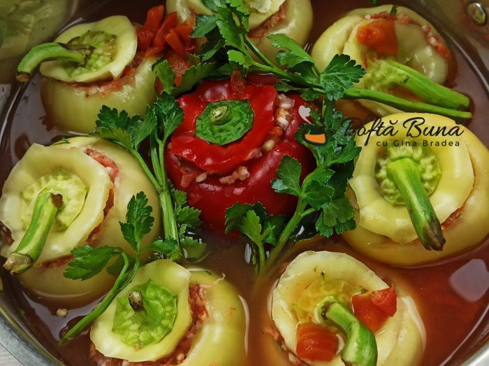 Ardei umpluti cu carne tocata si orez Ardei umpluti cu carne tocata si orez