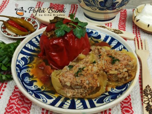 Ardei umpluti cu carne tocata si orez