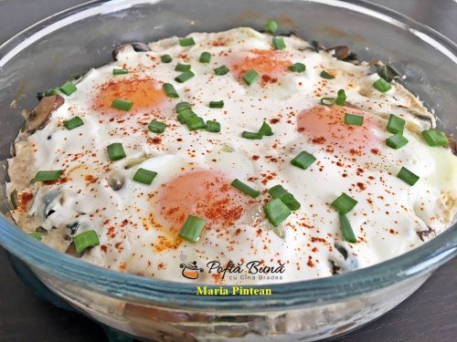 Oua la cuptor cu spanac si ciuperci