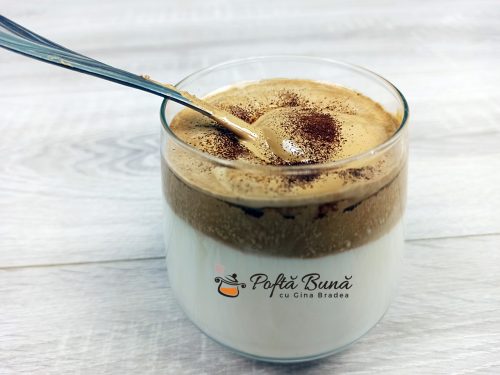 Cafea Dalgona - reteta de cafe frappe, spuma de ness cu lapte
