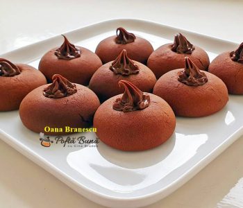 Biscuiti fragezi cu ciocolata Biscuiti fragezi cu ciocolata