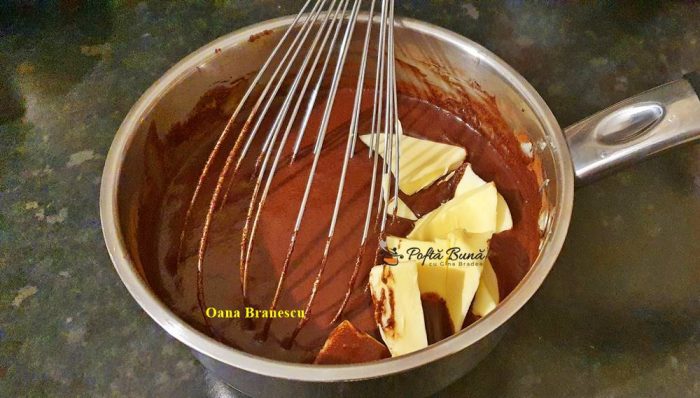 reteta de tort de biscuiti 3 700x398 - Tort de biscuiti