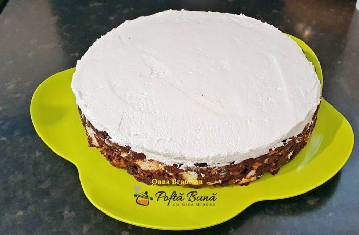 reteta de tort de biscuiti 5 700x459 - Tort de biscuiti