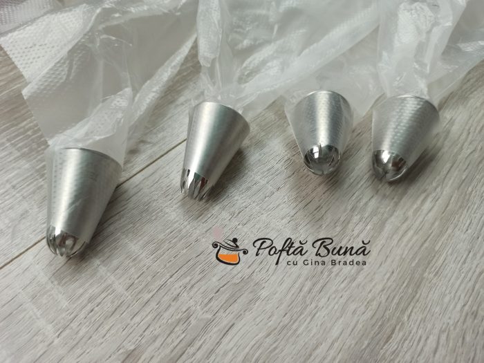 Bezele reteta simpla cu albusuri, zahar si lamaie Bezele reteta simpla din albusuri cu zahar si lamaie gina bradea 9 700x525 - Bezele reteta simpla cu albusuri, zahar si lamaie