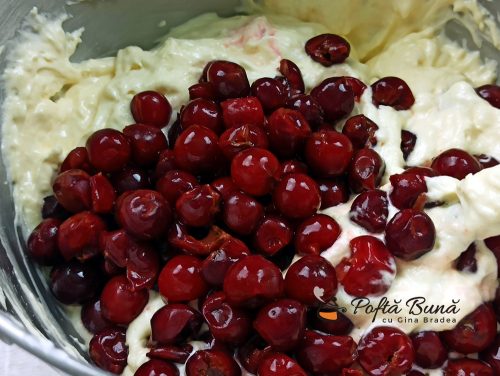 Chec cu visine si iaurt Chec cu visine si iaurt gina bradea 6 500x376 - Chec cu visine si iaurt