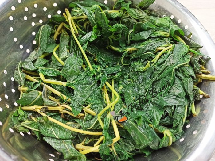 Lichior de menta facut acasa reteta simpla gina bradea 3 700x525 - Sirop de mentă rețetă simplă naturală