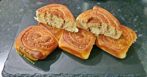 Melci din foietaj cu crema de vanilie si stafide reteta melci cu nuca si scortisoara 7 500x263 - Melci din foietaj cu crema de vanilie si stafide