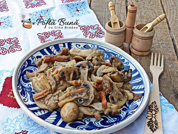 Pui cu ciuperci si usturoi, la tigaie