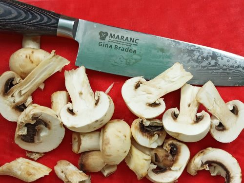 Pui cu ciuperci si usturoi la tigaie tochitura gina bradea 4 500x376 - Pui cu ciuperci si usturoi, la tigaie