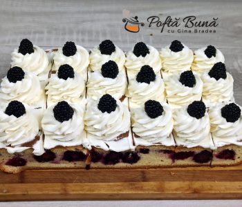 Prajitura cu fructe si frisca