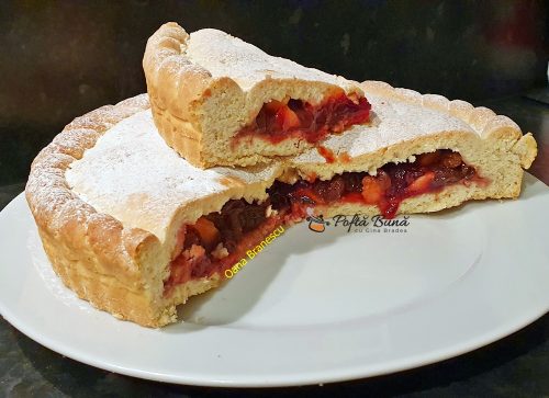 Tarta cu prune, mere si stafide Tarta cu prune, mere si stafide