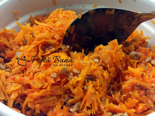 Placinta cu dovleac si nuci Placinta cu dovleac si nuci reteta de post gina bradea 4 500x376 - Placinta cu dovleac si nuci