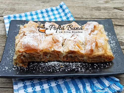 Strudel cu mere Strudel cu mere rase, nuci, scortisoara si foi subtiri