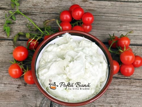 Crema de avocado cu branza si usturoi Crema de avocado cu branza si usturoi