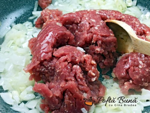 Musaca de vinete cu carne tocata Musaca de vinete cu carne tocata reteta gina bradea 8 500x376 - Musaca de vinete cu carne tocata