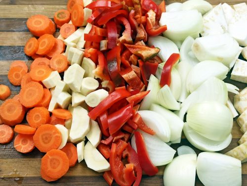 Tocanita de vita cu legume reteta taraneasca Tocanita de vita cu legume reteta taraneasca veche gina bradea 16 500x376 - Tocanita de vita cu legume reteta taraneasca