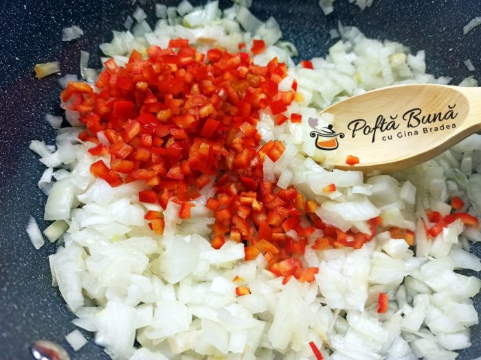 Papricas de pui reteta cu galuste si smantana Papricas de pui reteta cu galuste si smantana gina bradea 2 700x525 - Papricas de pui reteta cu galuste si smantana