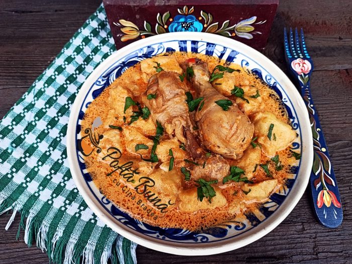 Papricas de pui reteta cu galuste si smantana Papricas de pui reteta cu galuste si smantana