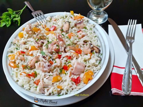 salata de orez cu fructe de mare 2 500x375 - Salata de orez cu prosciutto si pepene