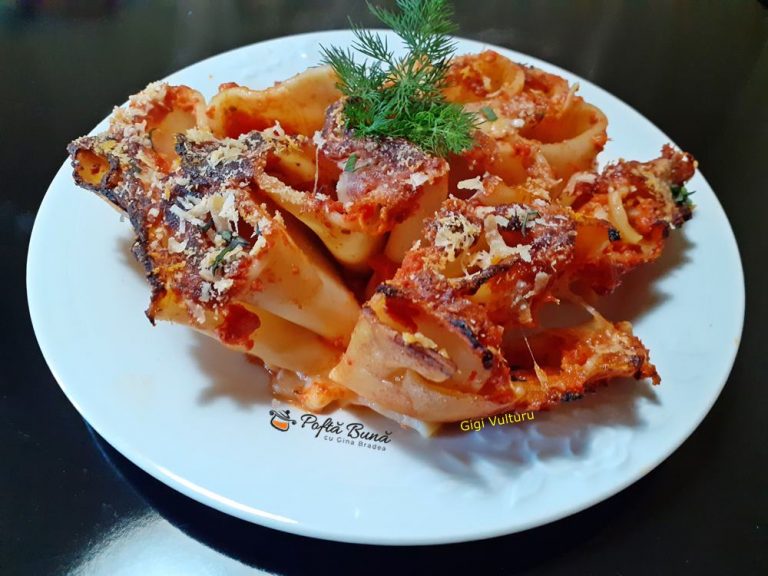 Paste la cuptor cu sos de rosii si mozzarella