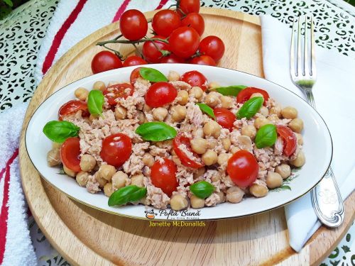 Salata cu naut, ton si rosii cherry