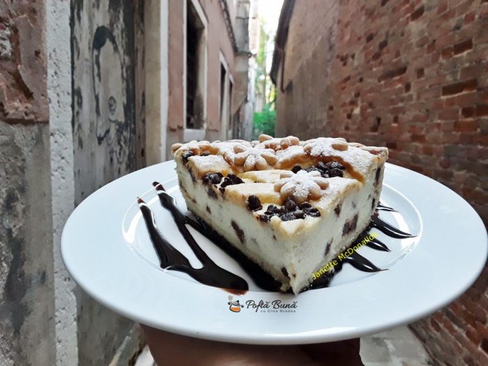 Tarta cu urda si picaturi de ciocolata