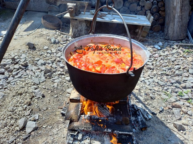 Bulion de rosii - reteta italiana de passata di pomodoro