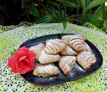 Index retete culinare triunghiuri foietaj gem urda 2 350x300 - Index retete culinare