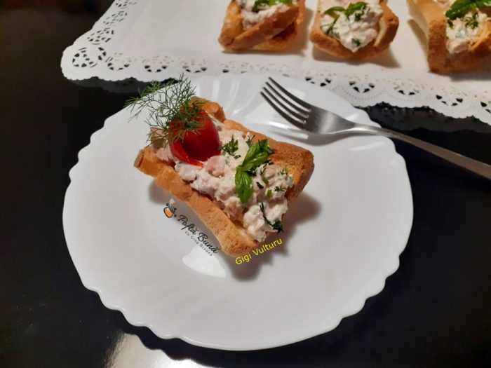 Barcute din paine umplute cu ton si ricotta