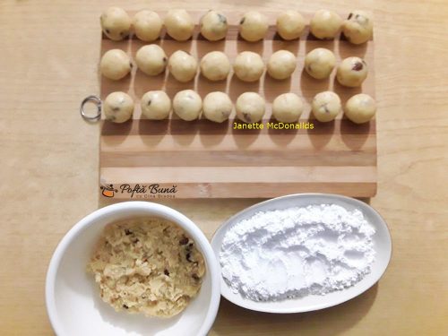 Fursecuri cu migdale si stafide fursecuri cu migdale si stafide gina bradea 6 500x375 - Fursecuri cu migdale si stafide