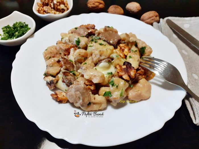 Gnocchi cu ciuperci si nuci la cuptor