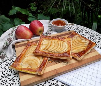 Index retete culinare dreptunghiuri din foietaj cu felii de mere 3 350x300 - Index retete culinare