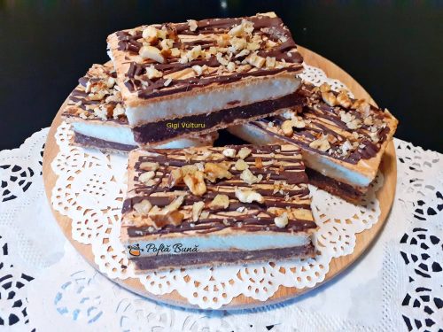 Prajitura cu foi de napolitana si doua creme