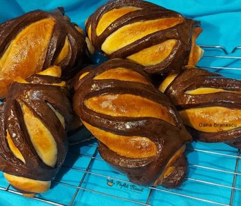 Chifle bicolore cu ciocolata