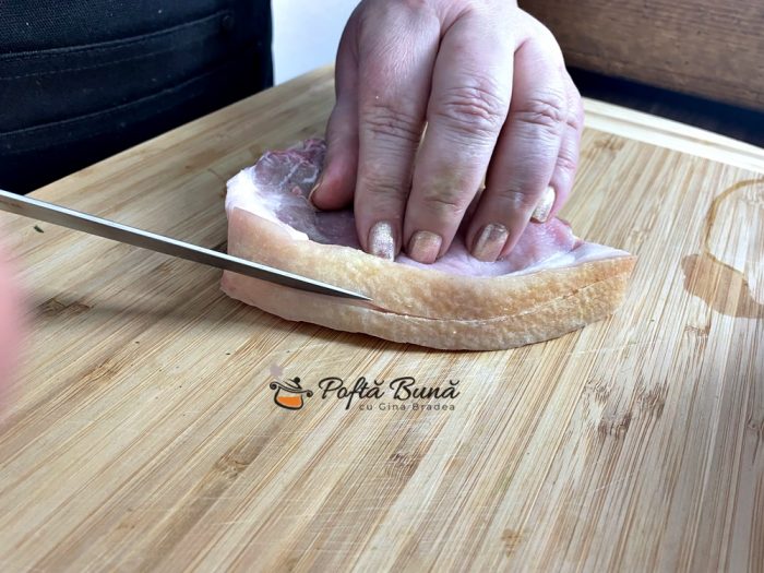 Cotlet de porc la tigaie cotlet de porc la tigaie reteta gina bradea 4 700x525 - Cotlet de porc la tigaie