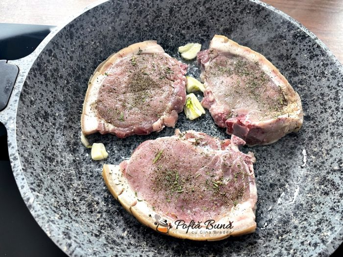 Cotlet de porc la tigaie cotlet de porc la tigaie reteta gina bradea 7 700x525 - Cotlet de porc la tigaie