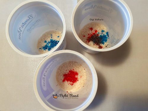 oua vopsite cu tehnica orezului 6 500x375 - Ouă vopsite cu tehnica orezului