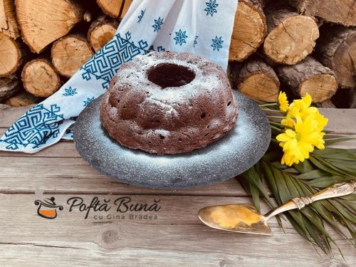 Chec pufos cu dovlecei, cacao si iaurt