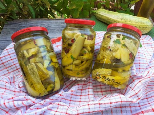 dovlecei in ulei la borcan reteta italiana 2 500x375 - Dovlecei cu rosii cherry, branza si busuioc