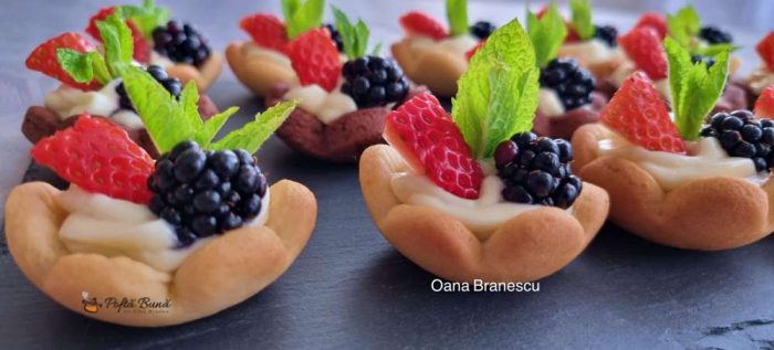 Minitarte cu vanilie si fructe tarta cu vanilie si fructe 4 700x317 - Minitarte cu vanilie si fructe