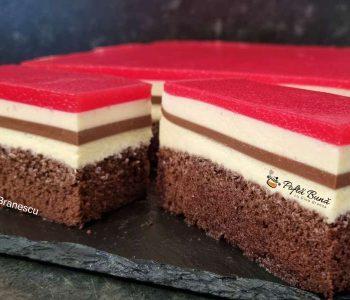 Index retete culinare prajitura cu mousse de ciocolata si jeleu de capsuni 11 350x300 - Index retete culinare